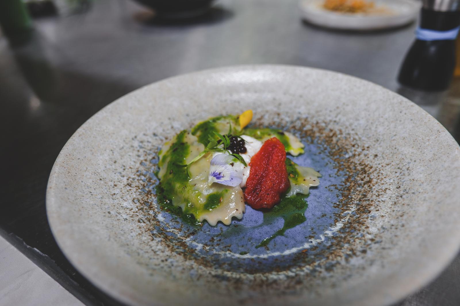 Ravioles au pesto, caviar